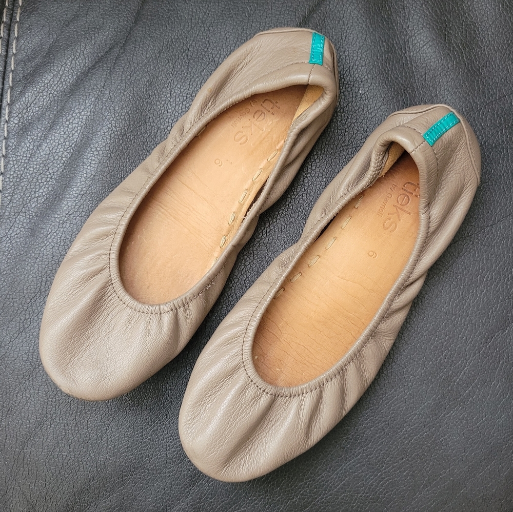 Tieks Taupe Leather Ballet Flat 6 Tan Gray Foldable Slipper